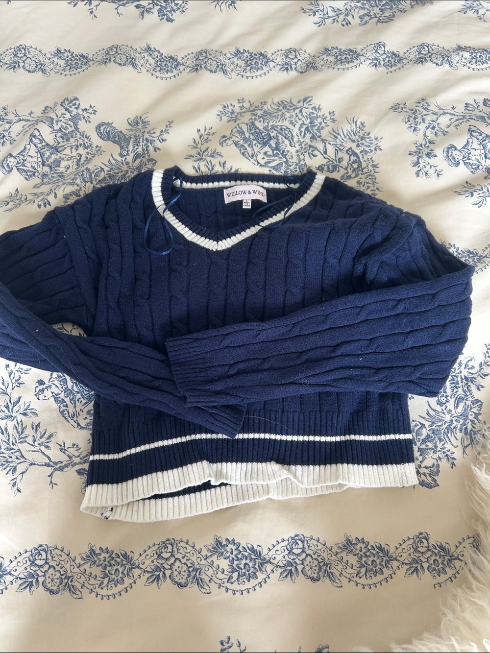 Willow & Wind Navy V-Neck Cable Knit Sweater with White Trim
